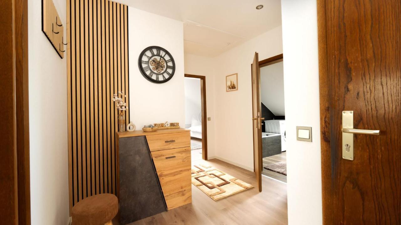 Stadtblick Apartmenthaus: Gemütliche Arbeitsatmosphäre Mit Streaming Apartment *
