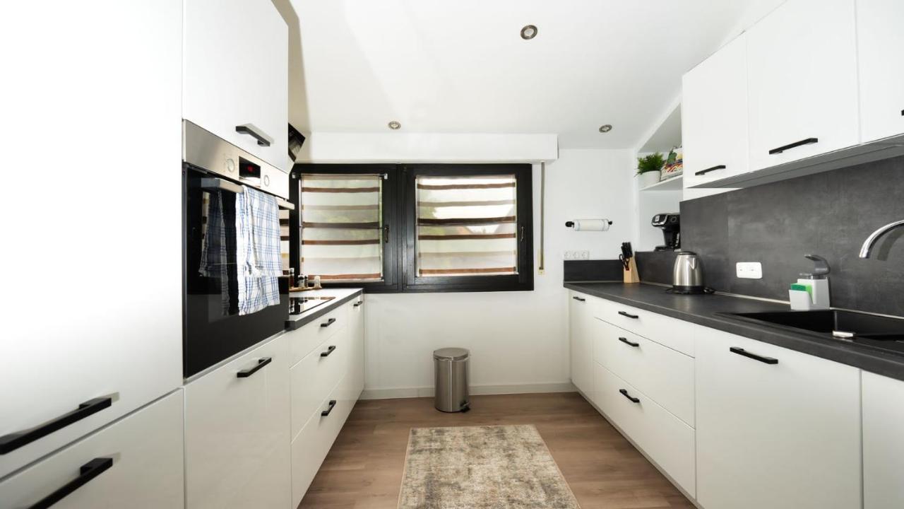 Apartment Stadtblick Apartmenthaus: Gemütliche Arbeitsatmosphäre Mit Streaming