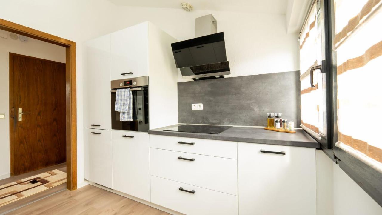 Stadtblick Apartmenthaus: Gemütliche Arbeitsatmosphäre Mit Streaming Apartment *
